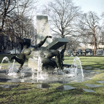 859562 Afbeelding van de fontein met de beeldengroep Het Feest der Muzen (Lucasbolwerk) te Utrecht.